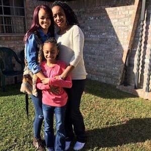 Meet your Posher, Demisha